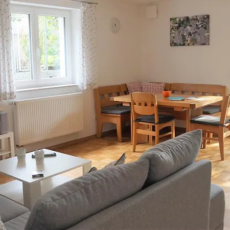 Flurweg Apartment *